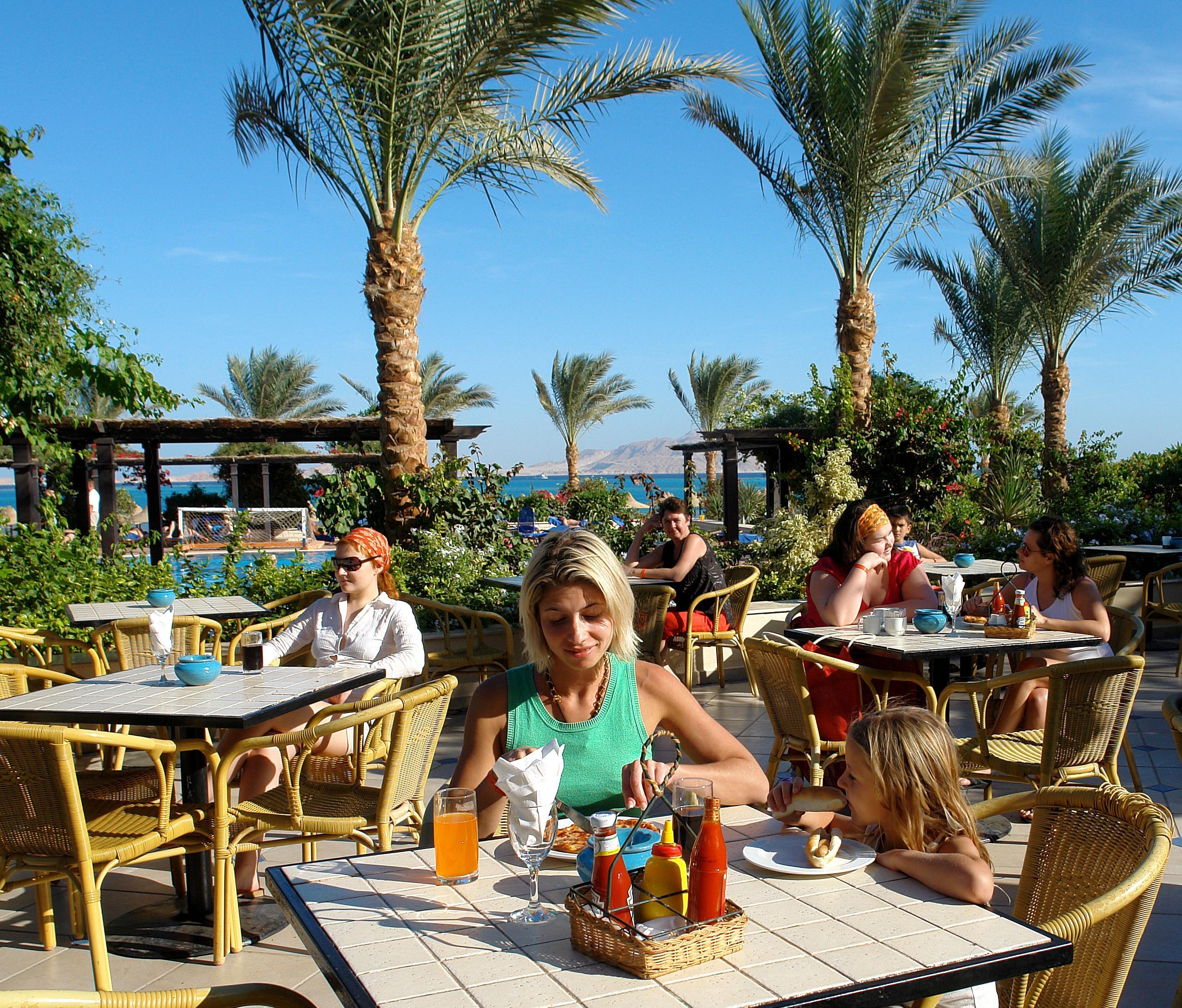Jaz Belvedere Σαρμ Ελ Σέιχ Εξωτερικό φωτογραφία Tourists at a resort in Sharm El Sheikh